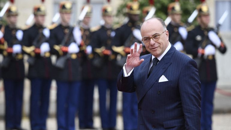 France : Bernard Cazeneuve reçu ce lundi par Emmanuel Macron en vue d'une nomination comme Premier ministre