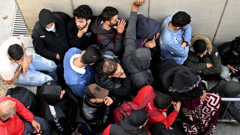 L'Etat propose aux communes des primes de 2000 à 3500 euros pour créer des places d'accueil pour les demandeurs d'asile