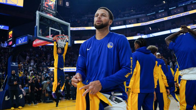 NBA : 60 points mais une défaite pour Curry, les Lakers stoppent les Knicks, 19 points inutiles pour Wembanyama