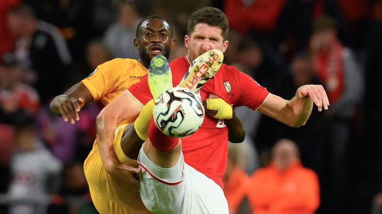 Le Standard partage face à Malines, Josué Homawoo évacué en ambulance