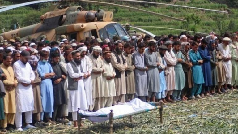 Des milliers d'Afghans chassés du Pakistan malgré le séisme qui a tué plus de 1400 personnes