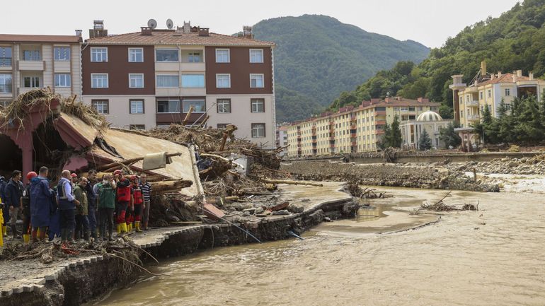 Turquie : le bilan des inondations dans le nord du pays s'alourdit, 58 décès sont à déplorer