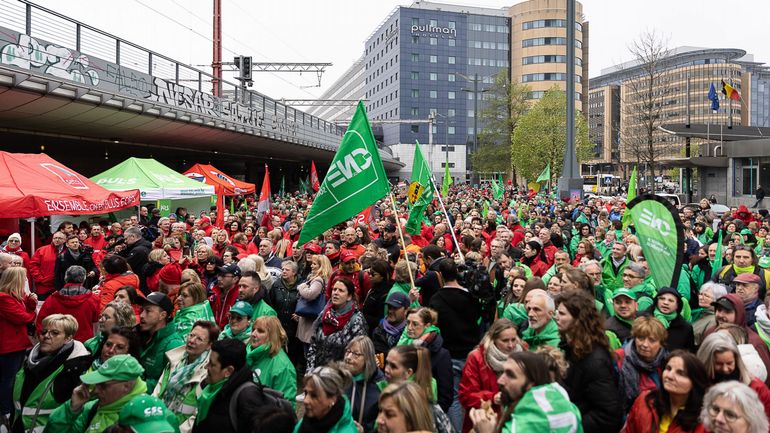 Quelque 2500 travailleurs du commerce se sont mobilisés à Bruxelles contre le 