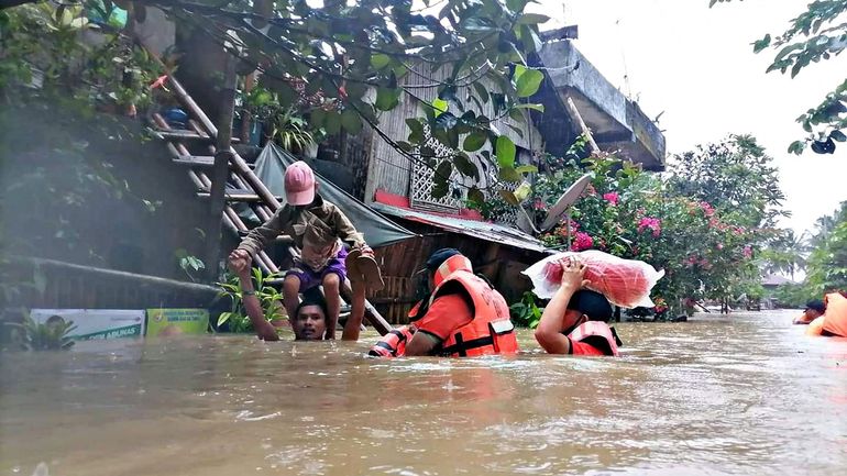 La tempête tropicale Megi fauche une centaine de vies aux Philippines