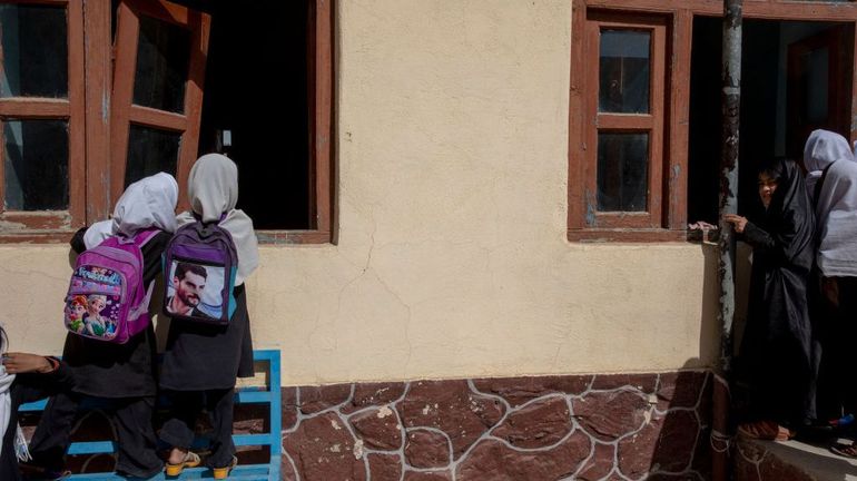 Afghanistan : les talibans ordonnent la fermeture des écoles secondaires aux filles