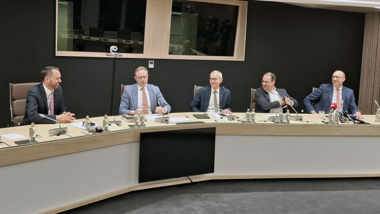 Pensions, réforme fiscale, marché du travail... Fumée blanche : le gouvernement fédéral tient son accord de l'été