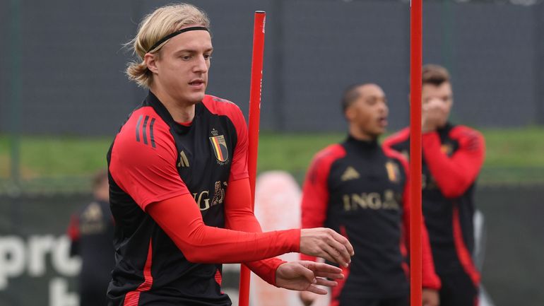 23 Diables Rouges s'entrainent à la veille de Belgique - Israël, Sebastiaan Bornauw avec le groupe