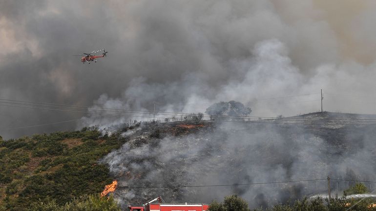 Les incendies de Grèce continuent de gagner du terrain