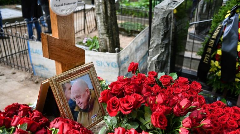 Le patron de Wagner enterré en secret dans un cimetière de Saint-Pétersbourg