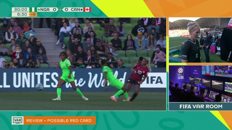 Une grosse semelle sur le tibia, un carton rouge, mais plus de peur que de mal pour la Canadienne Ashley Lawrence