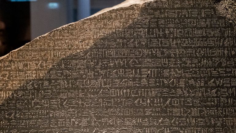 Hiéroglyphes : une pétition pour le retour de la pierre de Rosette en Egypte