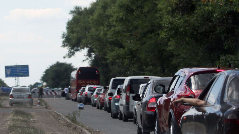 Invasion de l'Ukraine : quelque 2000 voitures ont pu sortir de Marioupol par un couloir humanitaire