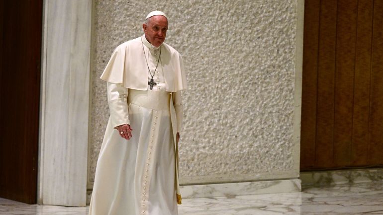 Le pape s'envole vers le Canada, où il devrait renouveler son pardon dans le drame des pensionnats pour autochtones
