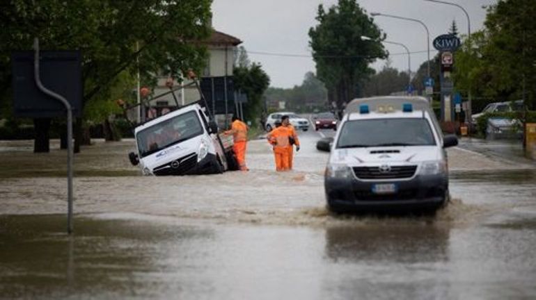 De fortes pluies et des inondations entraînent l'évacuation de 900 personnes en Italie
