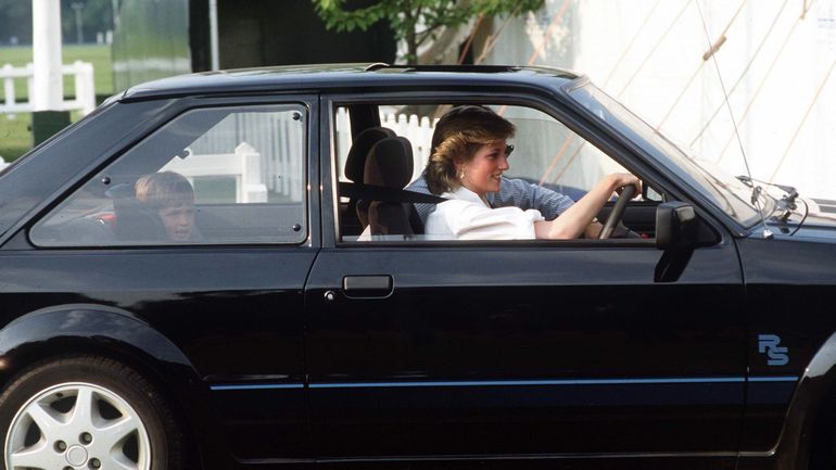 Une ancienne voiture de la princesse Diana vendue 737.000 livres
