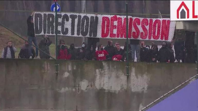 Standard : du grabuge après la défaite contre Zulte Waregem, la direction contestée pendant le match