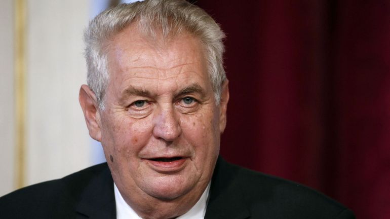 Le président tchèque accepte la démission formelle du gouvernement sortant