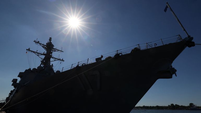 Un destroyer américain abat des drones après l'attaque de navires en mer Rouge