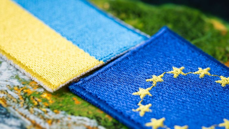 Deux ans après le début de la guerre en Ukraine, l'Union européenne souhaite frapper l'économie russe avec de nouvelles sanctions