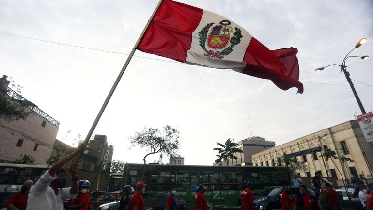 Pérou : perquisition chez la soeur du président, sa mère hospitalisée