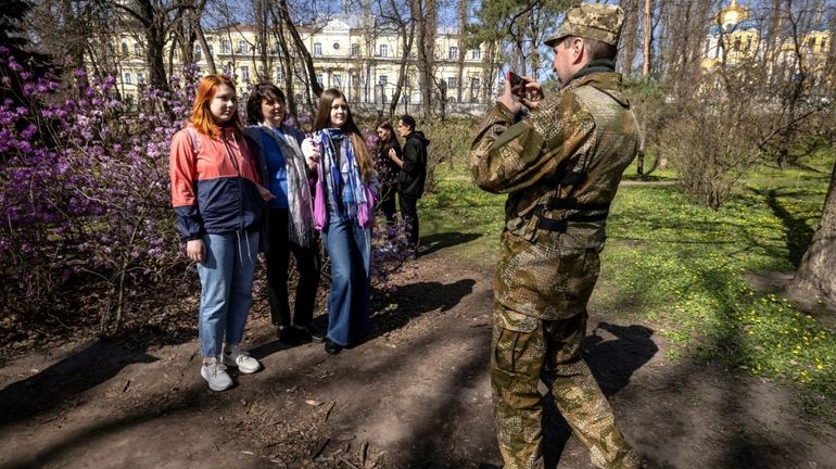Guerre en Ukraine : à Kiev, un retour timide à une vie un peu plus normale