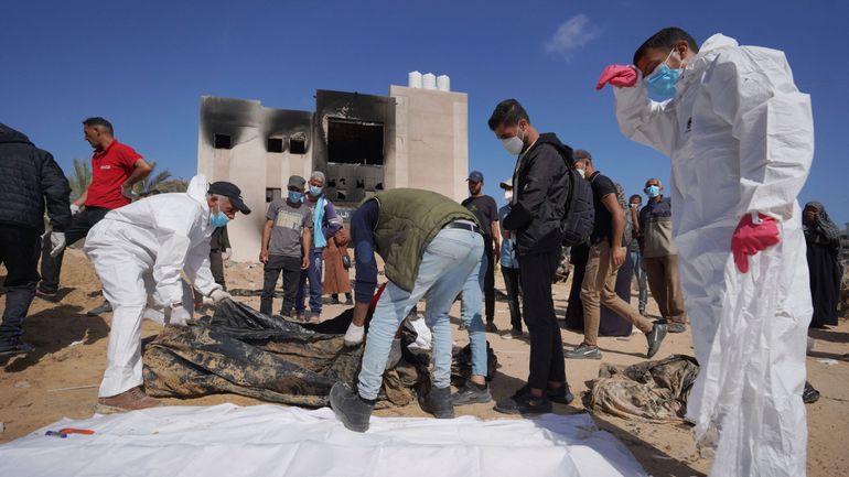 Guerre Israël-Gaza : les autorités gazaouites affirment avoir exhumé 50 corps exécutés par Tsahal d'une fosse commune d'un hôpital de Khan Younès