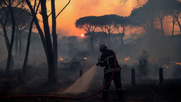 Plus de 3000 personnes évacuées dans le Sud-Ouest de la France en raison d'un incendie