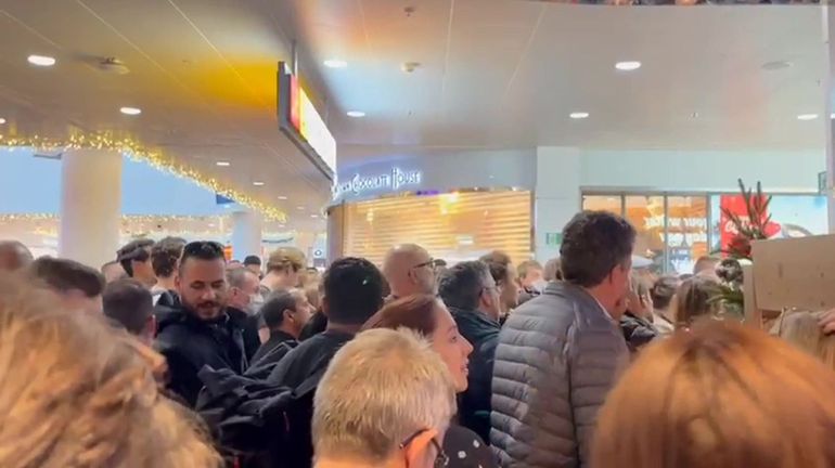 Brussels Airport : des passagers se rebellent après l'annulation de leur vol