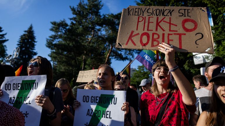 Pologne : après le rejet du Parlement, des milliers de personnes manifestent pour le droit à l'avortement