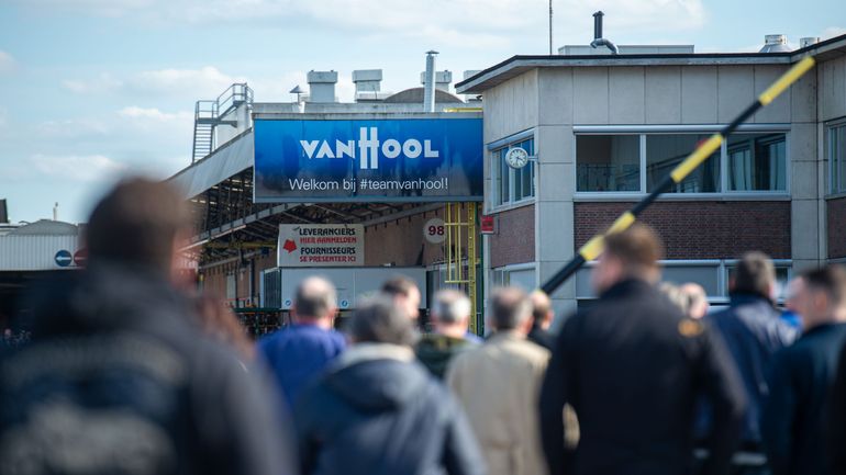 Faillite du constructeur de bus Van Hool : entre 650 et 900 personnes resteraient sur un total de 2500