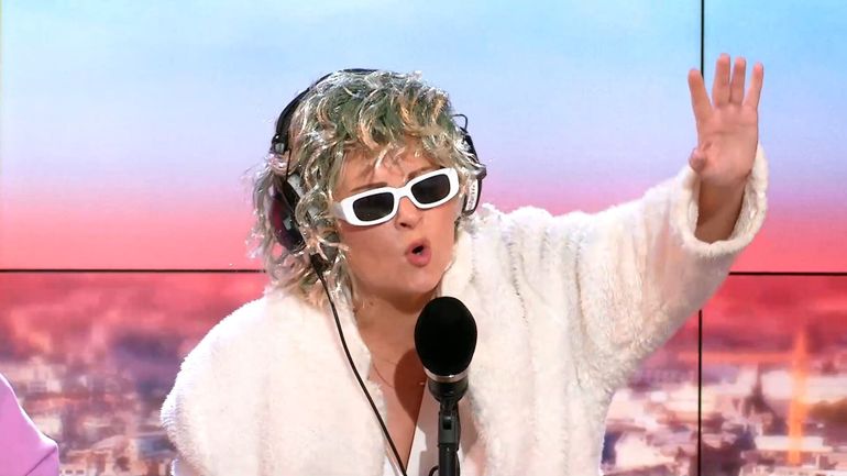 Tamara Payne prend les traits de Michel Polnareff pour interpréter un medley surprenant de ses plus grands tubes