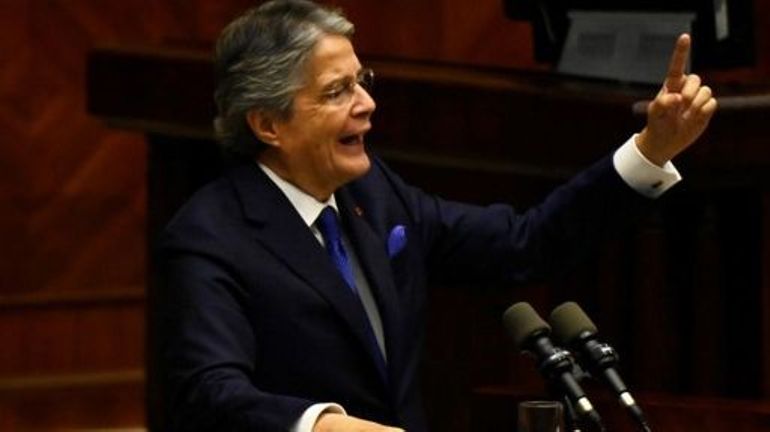 Le président de l'Équateur, menacé de destitution, dissout le Parlement