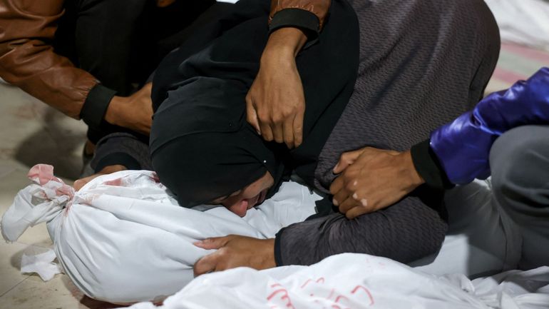 De nouvelles frappes tuent au moins 71 personnes à Gaza, Israël interdit la circulation sur le principal axe nord-sud