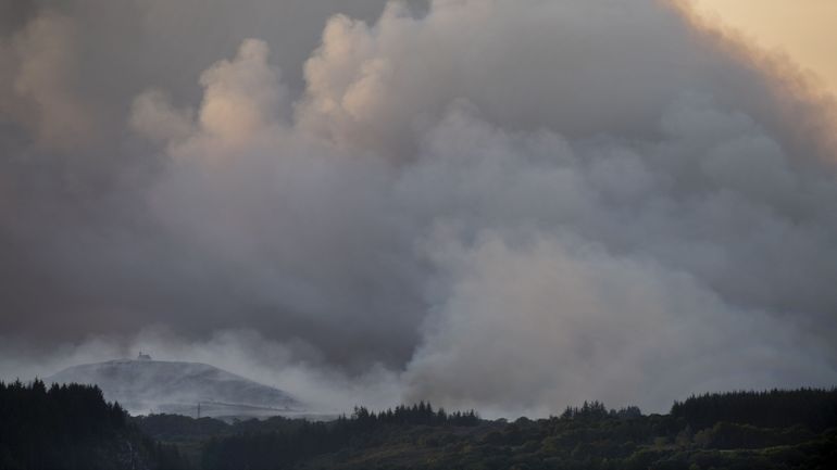 France : 1330 hectares de végétation incendiés en Bretagne, 300 personnes évacuées