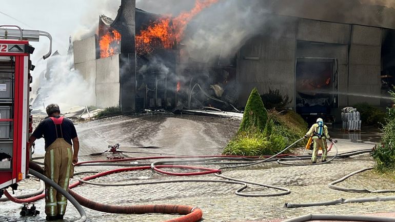 Incendie dans une usine de textiles à Asse