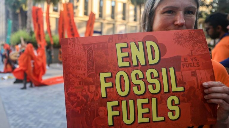 La COP28, prolonge ses débats alors qu'un consensus sur les énergies fossiles demeure hors de portée à Dubaï