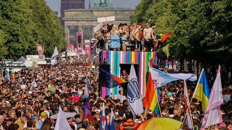 Des milliers de personnes dans les rues de Berlin pour le Christopher Street Day