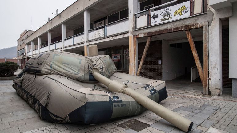 Guerre en Ukraine : des chars gonflables utilisés sur le front pour tromper l'ennemi