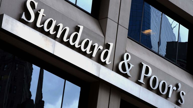 La perspective négative attribuée par Standard & Poor's est un avertissement, selon l'Agence de la dette
