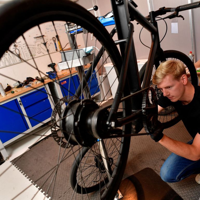 On transformé un vélo Décathlon à 289 € en vélo électrique avec un Gboost !  