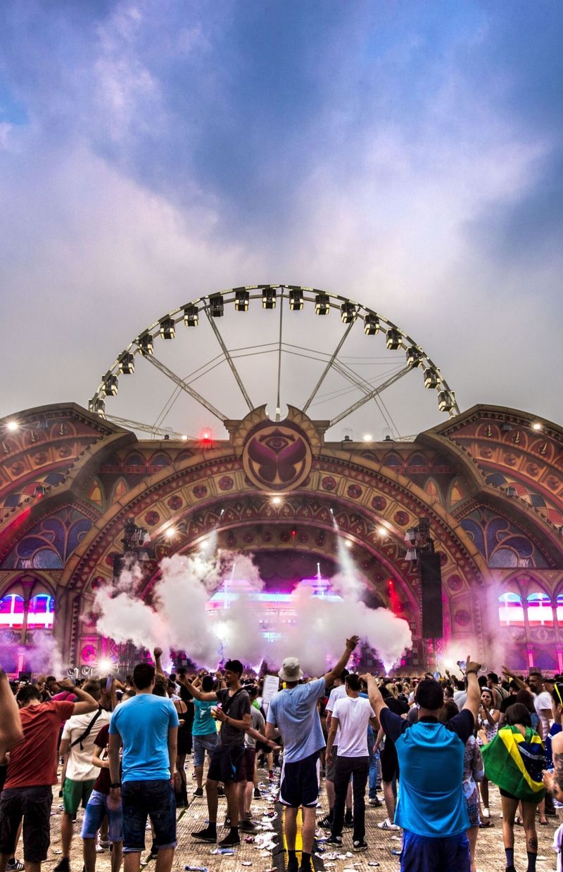 Le Festival Tomorrowland A Nouveau Dedouble En 17 Rtbf Be